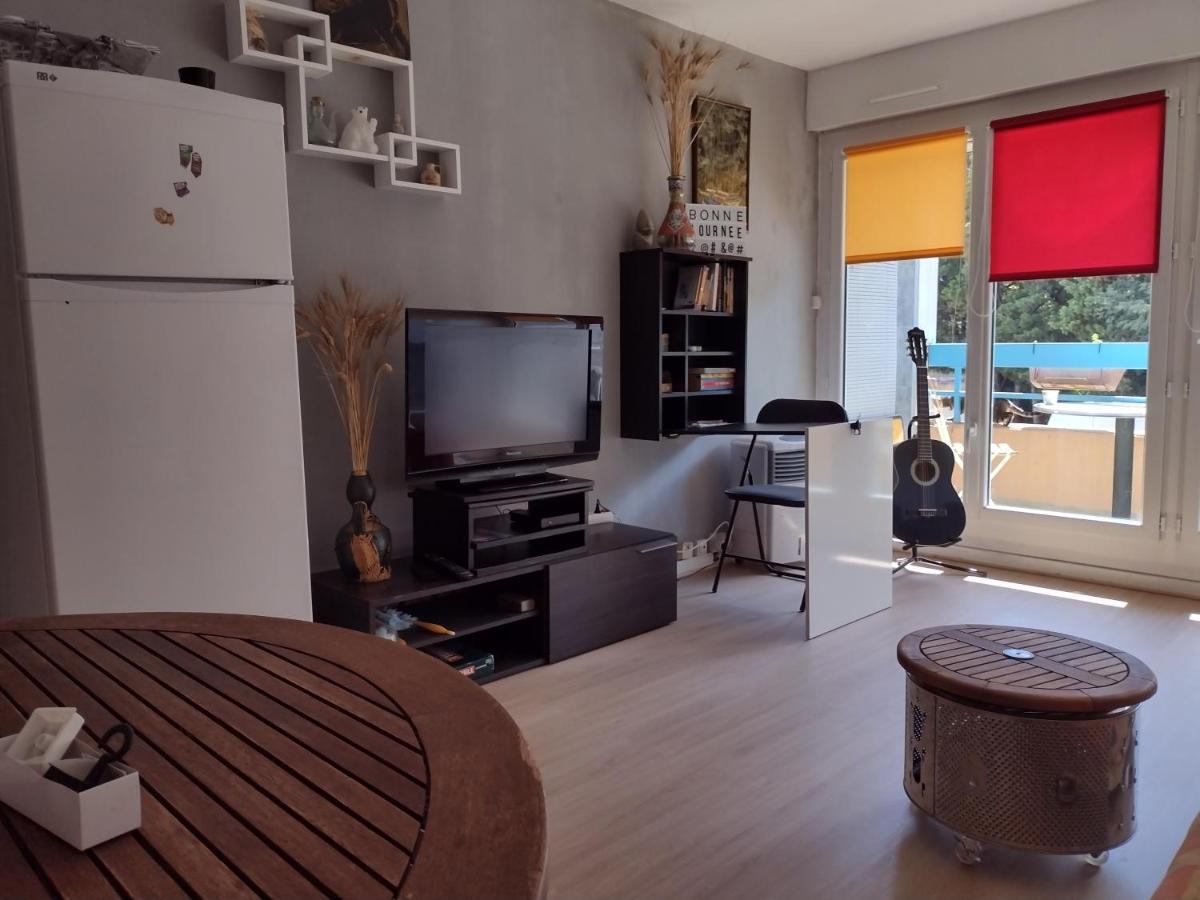 Studio Meuble Ensoleille Fibre Bouygues نيم المظهر الخارجي الصورة